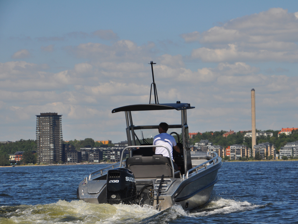 Här hittar du Arronet begagnat. De flesta är sålda nya av oss — vilket betyder känd historik och ofta kontakt med tidigare ägare. Vi har varit med i utvecklingsarbetet och känner båtarna utan och innan.