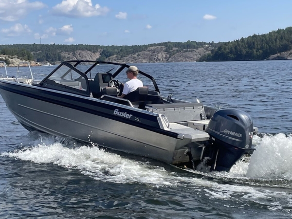 Buster XL - Marinmäklarna