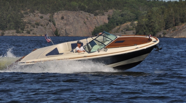 ChrisCraft Corsair 25
