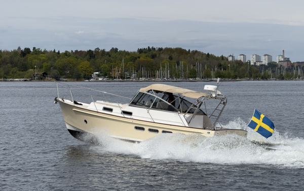Legacy 34 Jet Express - Marinmäklarna AB